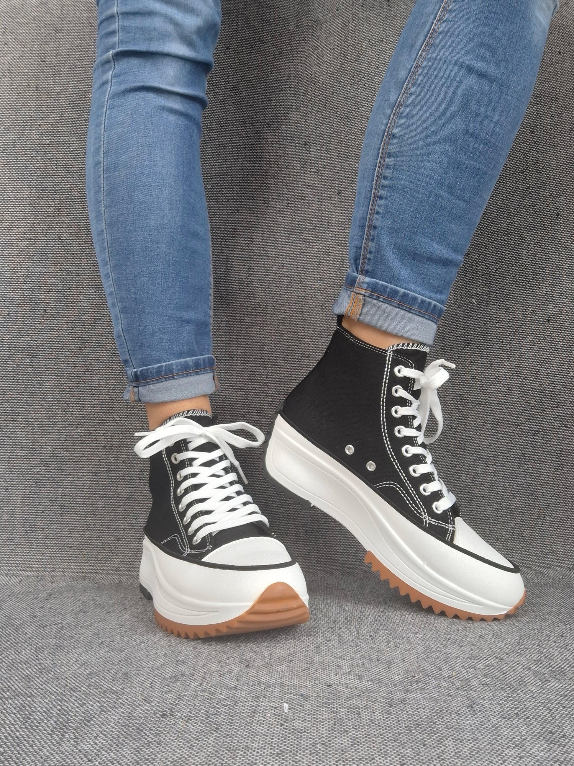 Chaussures baskets haute plate-forme toile couleur Noir et blanc Le Petit Placard