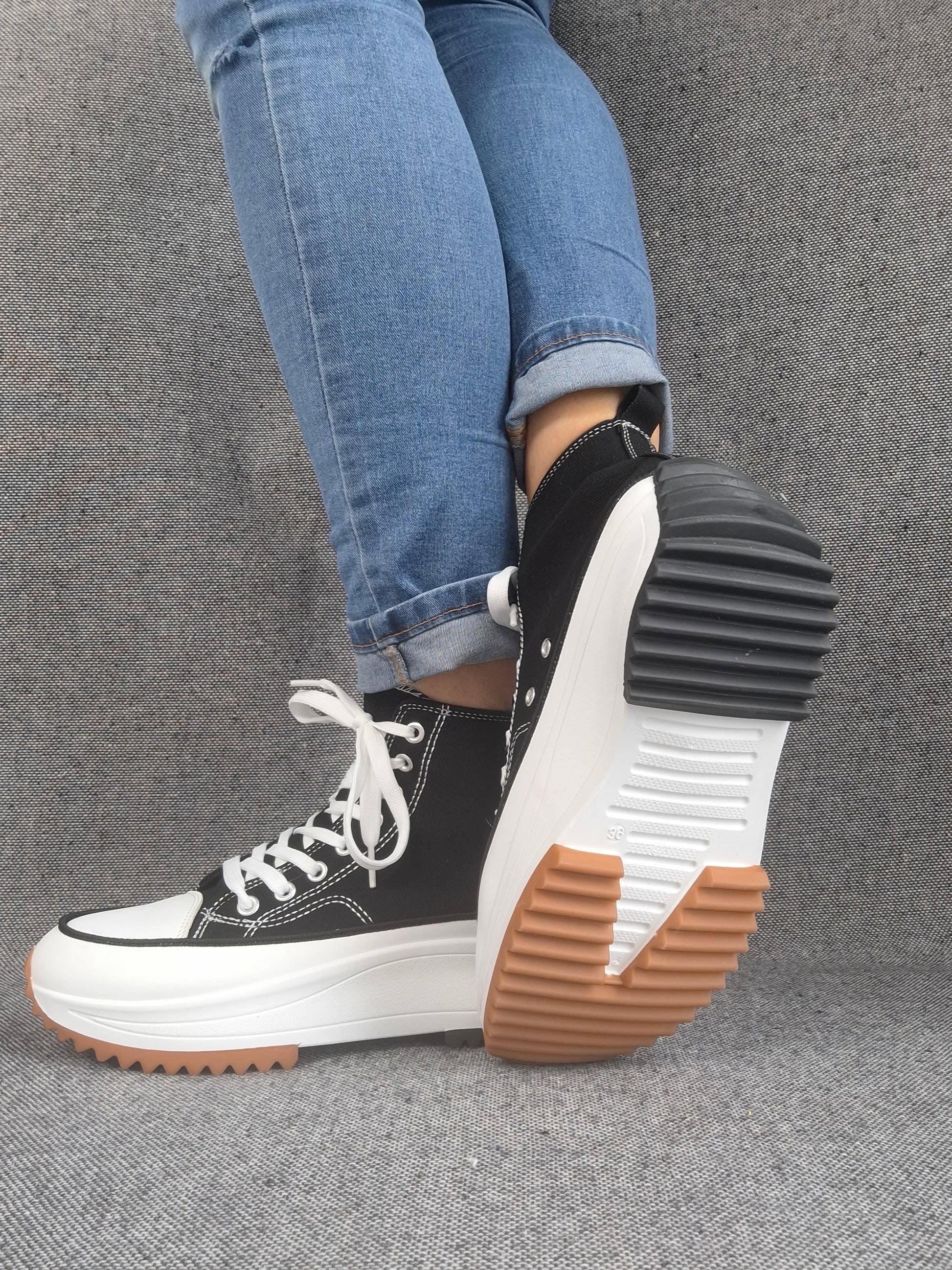 Chaussures baskets haute plate-forme toile couleur Noir et blanc Le Petit Placard