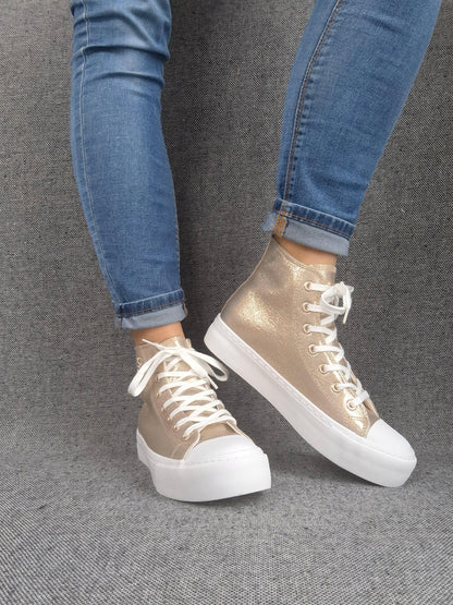 Chaussures baskets hautes type conv simili doré inscription "LOVE" style converse Le Petit Placard