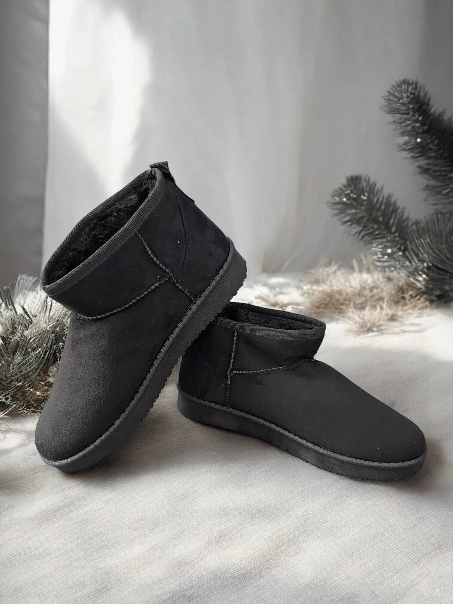 Bottines basses fourrées fausse fourrure noir Le Petit Placard