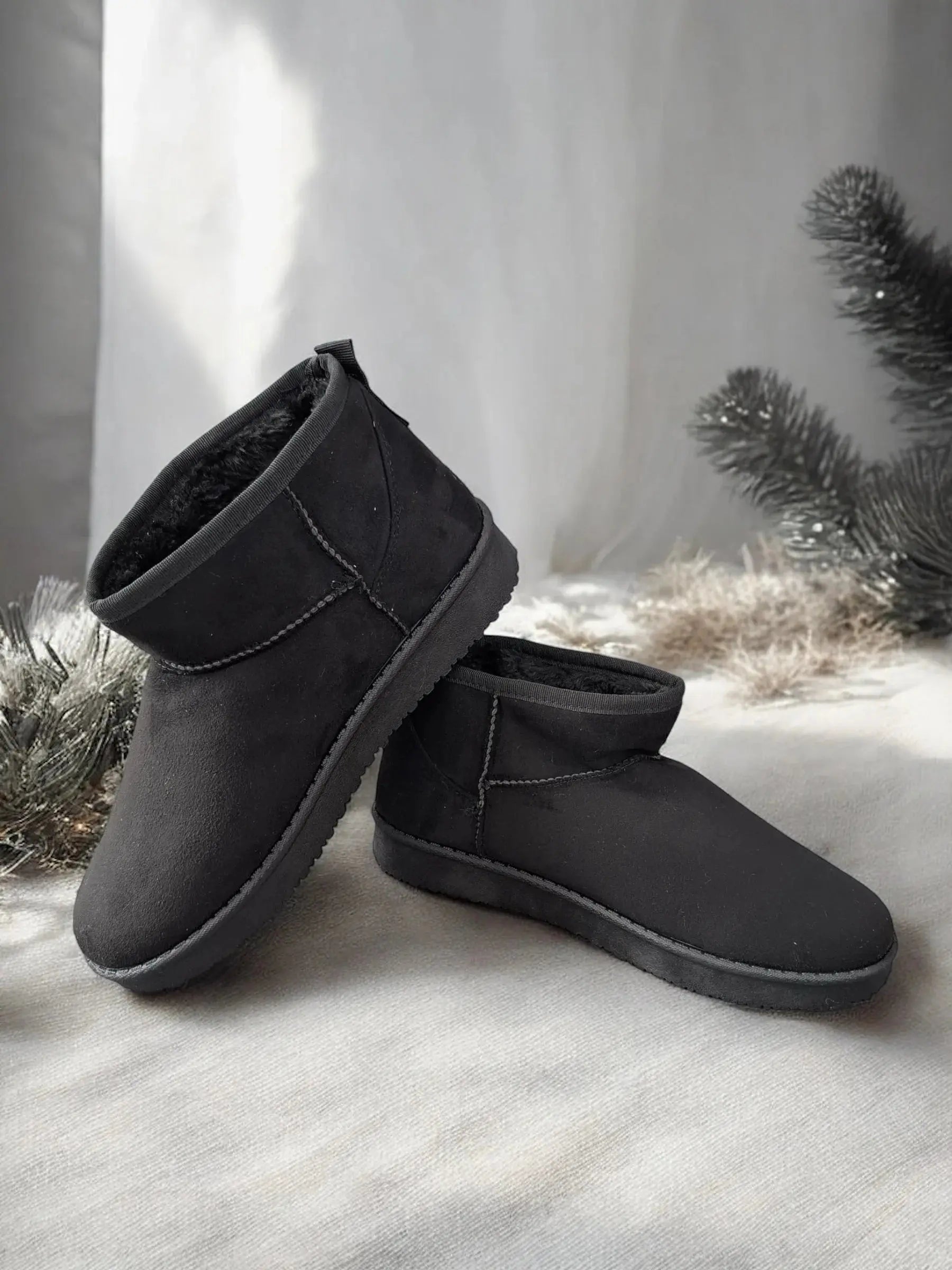 Bottines basses fourrées fausse fourrure noir Le Petit Placard