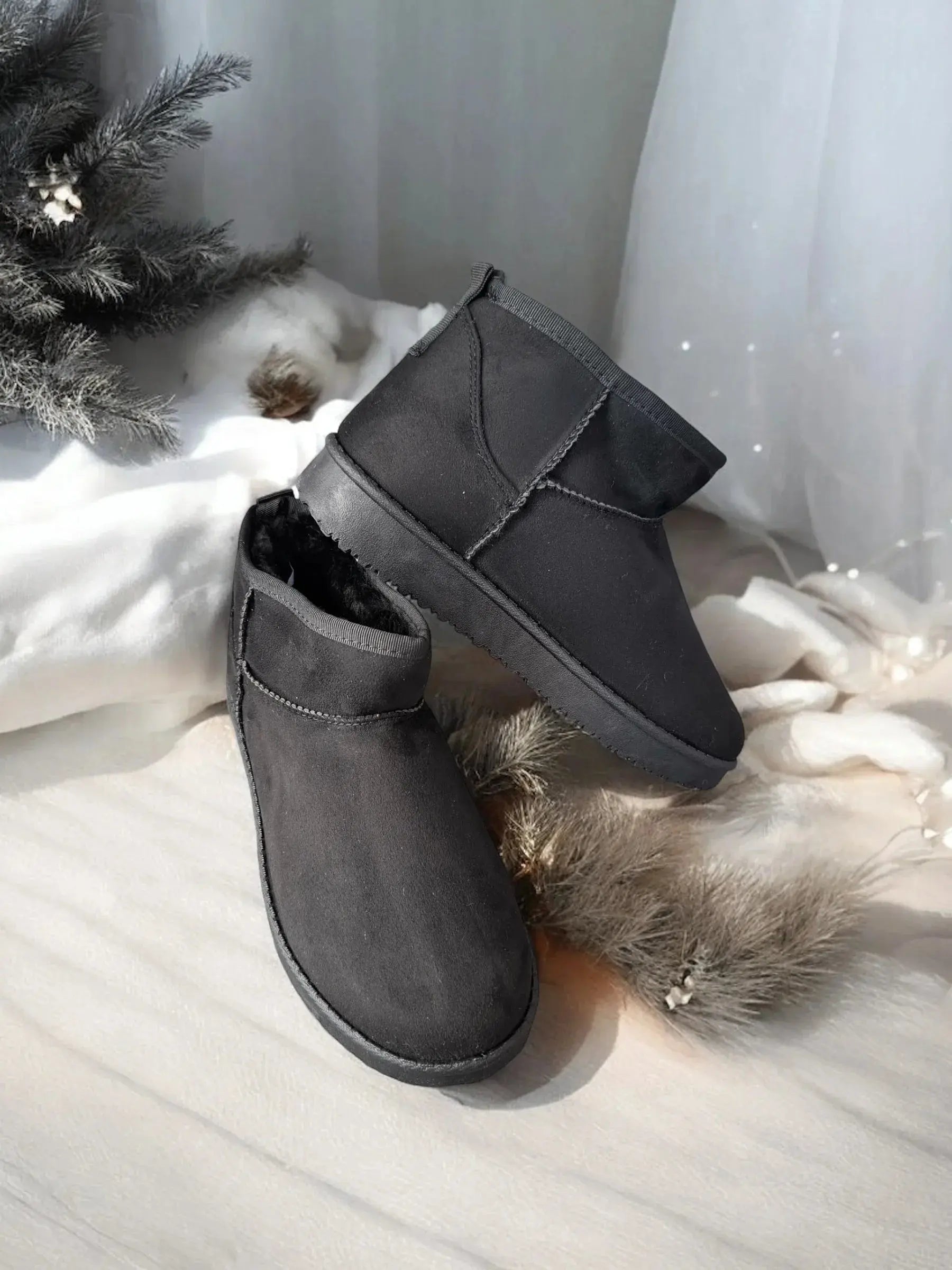 Bottines basses fourrées fausse fourrure noir Le Petit Placard