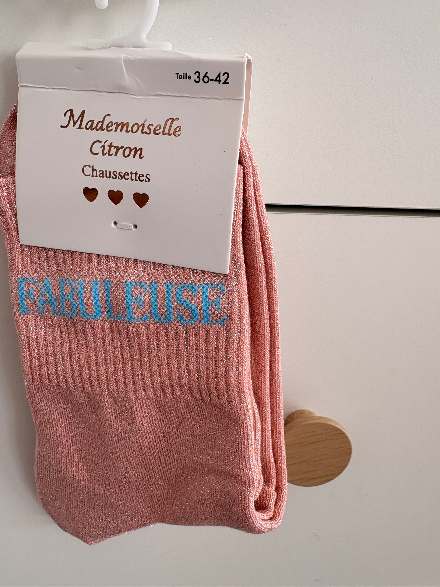 Chaussettes hautes pailletées femme roses inscription Fabuleuse en bleu, marque Mademoiselle Citron, taille 36-42