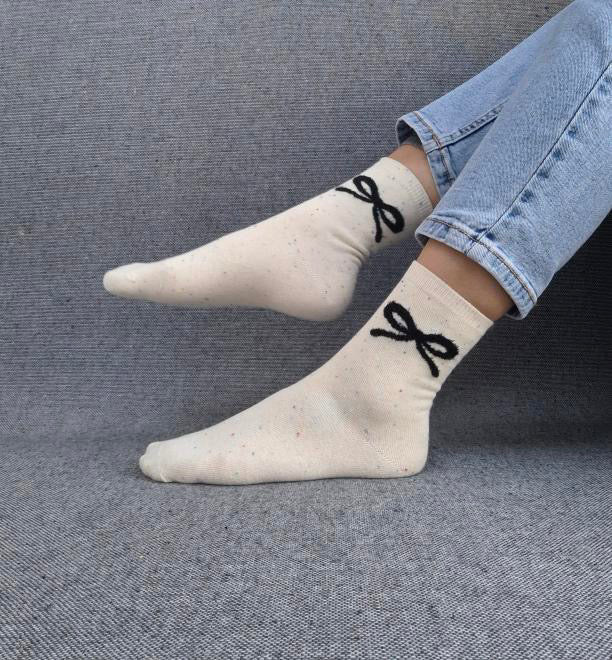 Paire de chaussettes beige en coton à motif noeud Le Petit Placard