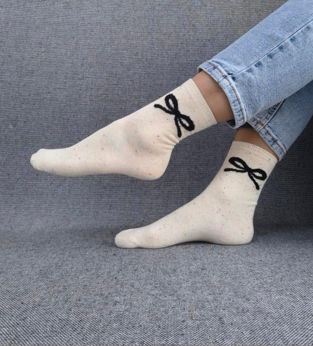 Paire de chaussettes beige en coton à motif noeud Le Petit Placard