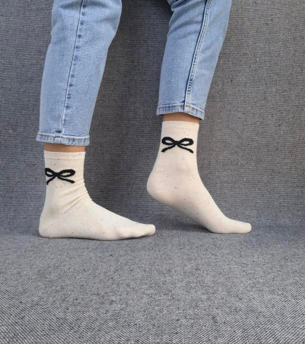 Paire de chaussettes beige en coton à motif noeud Le Petit Placard