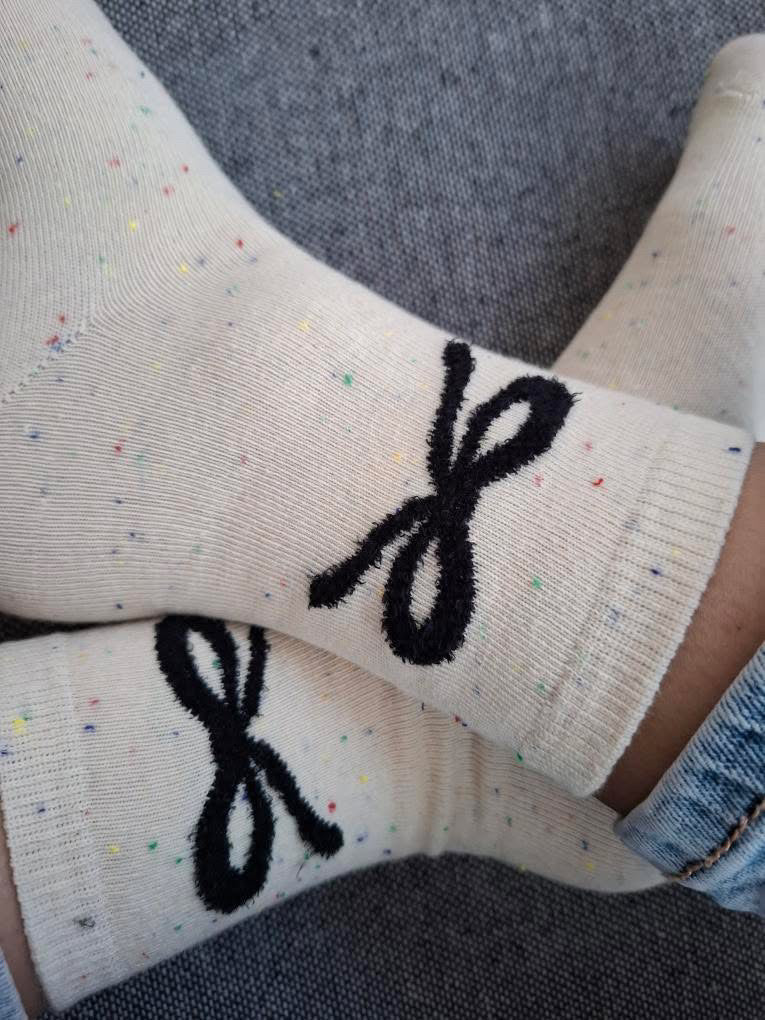 Paire de chaussettes beige en coton à motif noeud Le Petit Placard