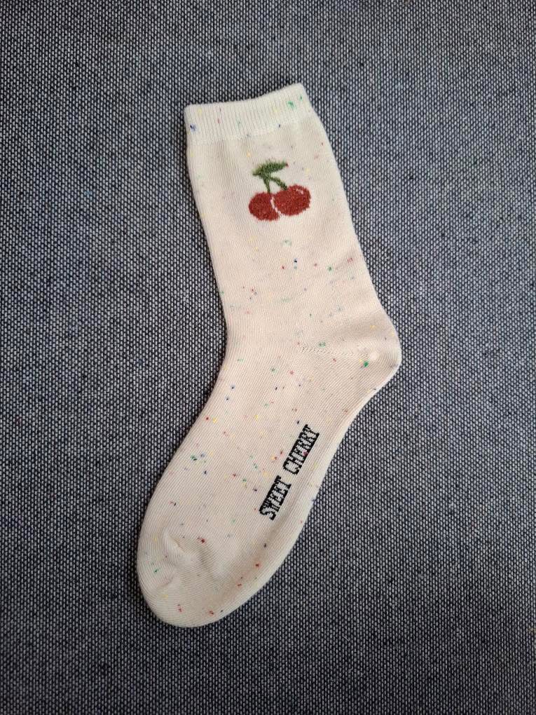 Paire de chaussettes blanches en coton à motif cerises Le Petit Placard