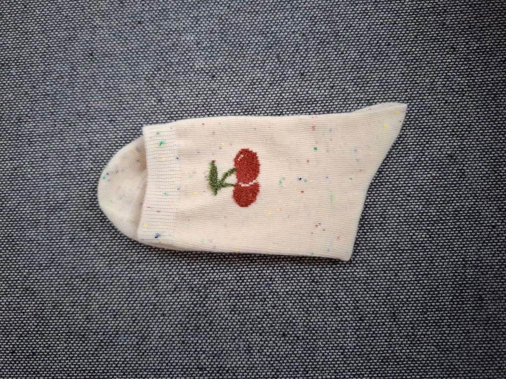 Paire de chaussettes blanches en coton à motif cerises Le Petit Placard