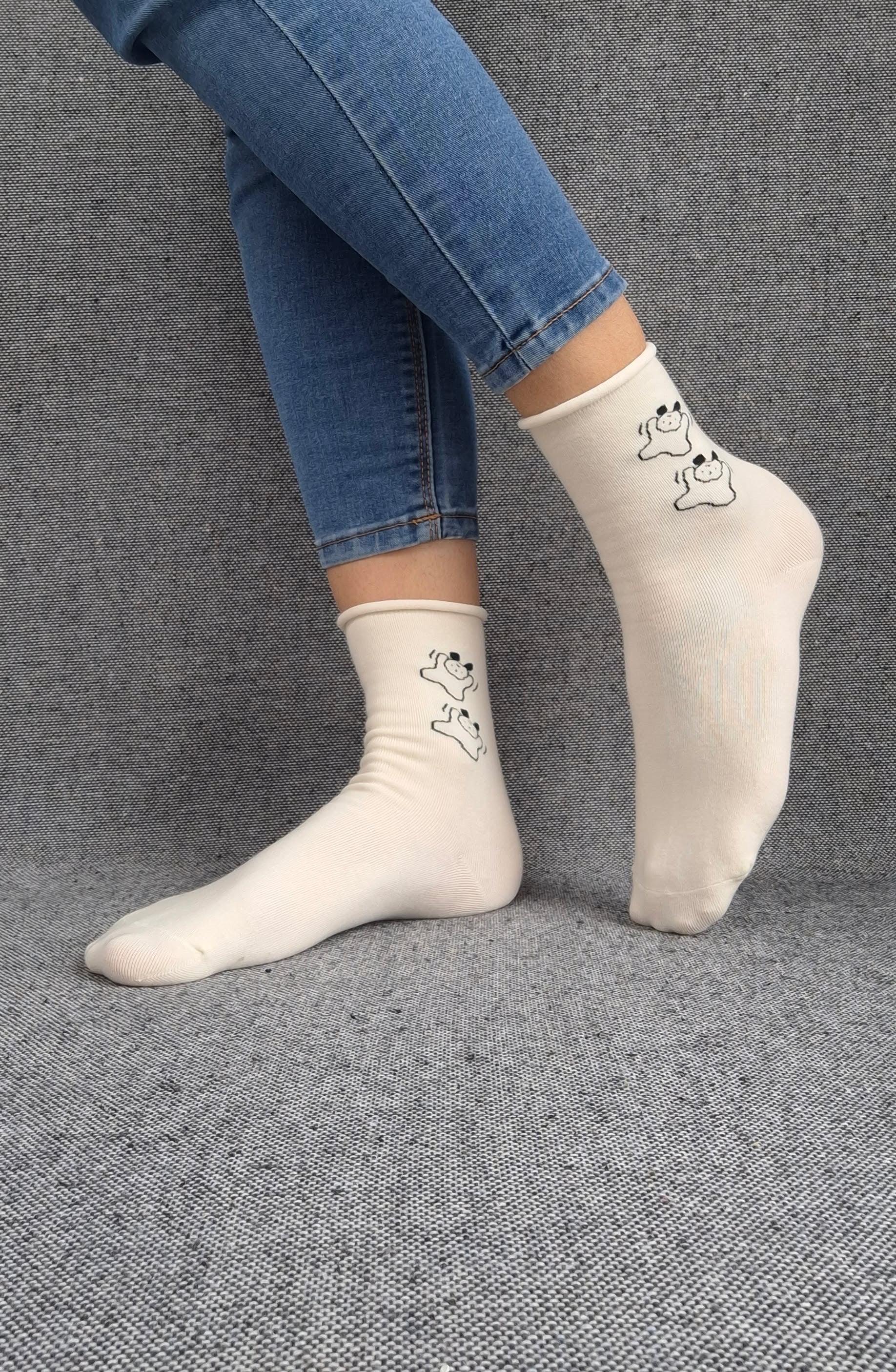 Paire de chaussettes blanches en coton à motifs deux petits chiens noirs Le Petit Placard