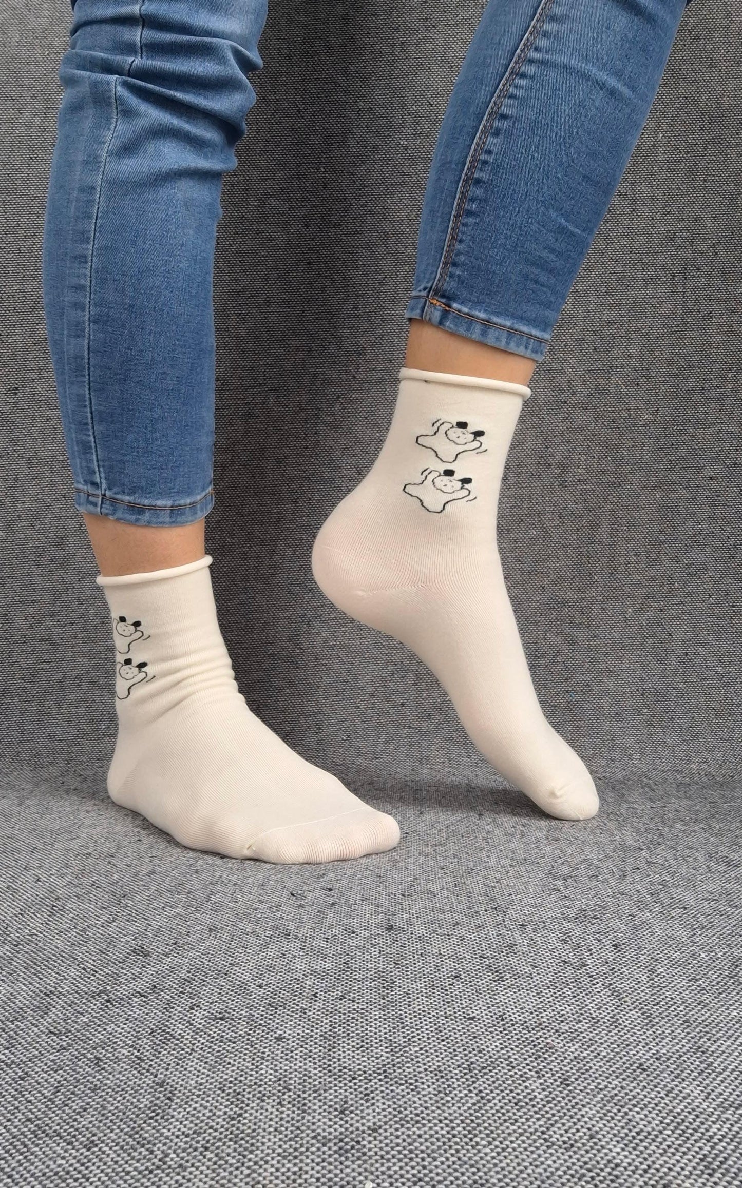 Paire de chaussettes blanches en coton à motifs deux petits chiens noirs Le Petit Placard