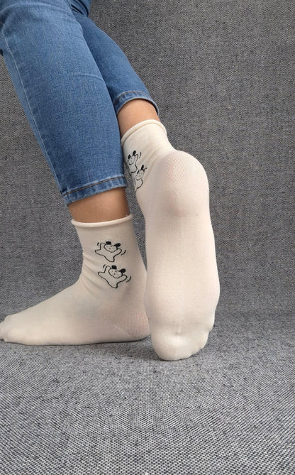 Paire de chaussettes blanches en coton à motifs deux petits chiens noirs Le Petit Placard