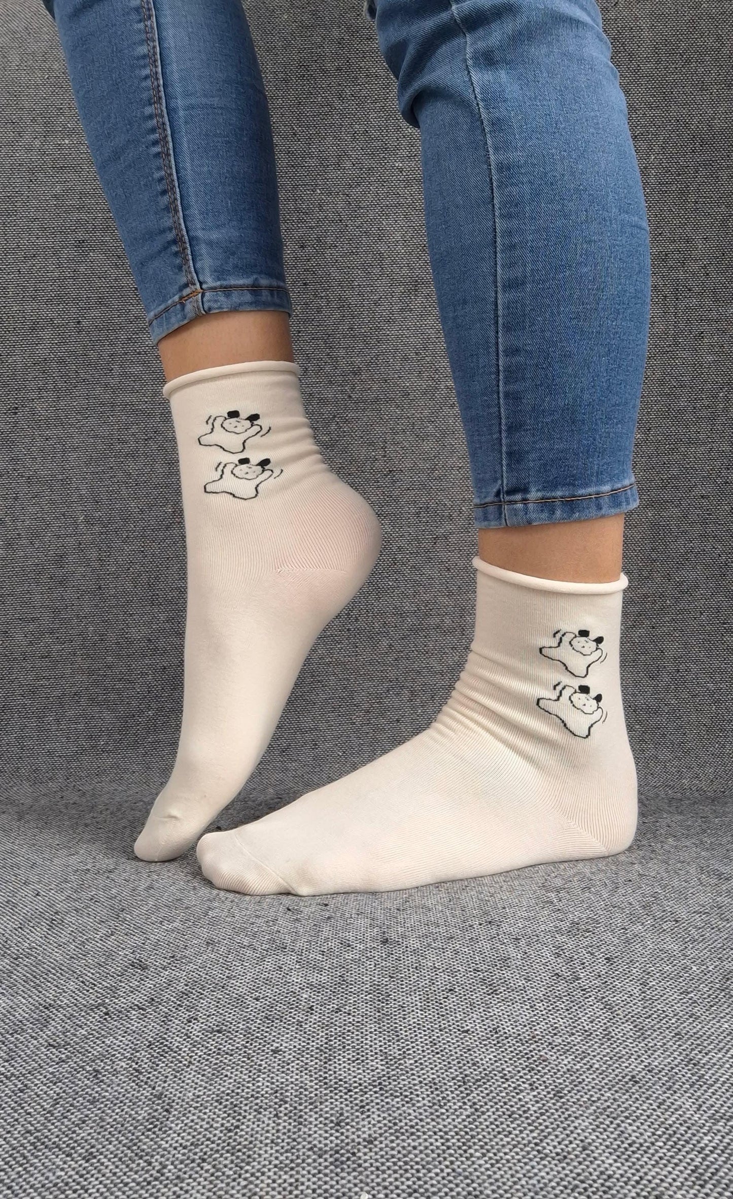 Paire de chaussettes blanches en coton à motifs deux petits chiens noirs Le Petit Placard