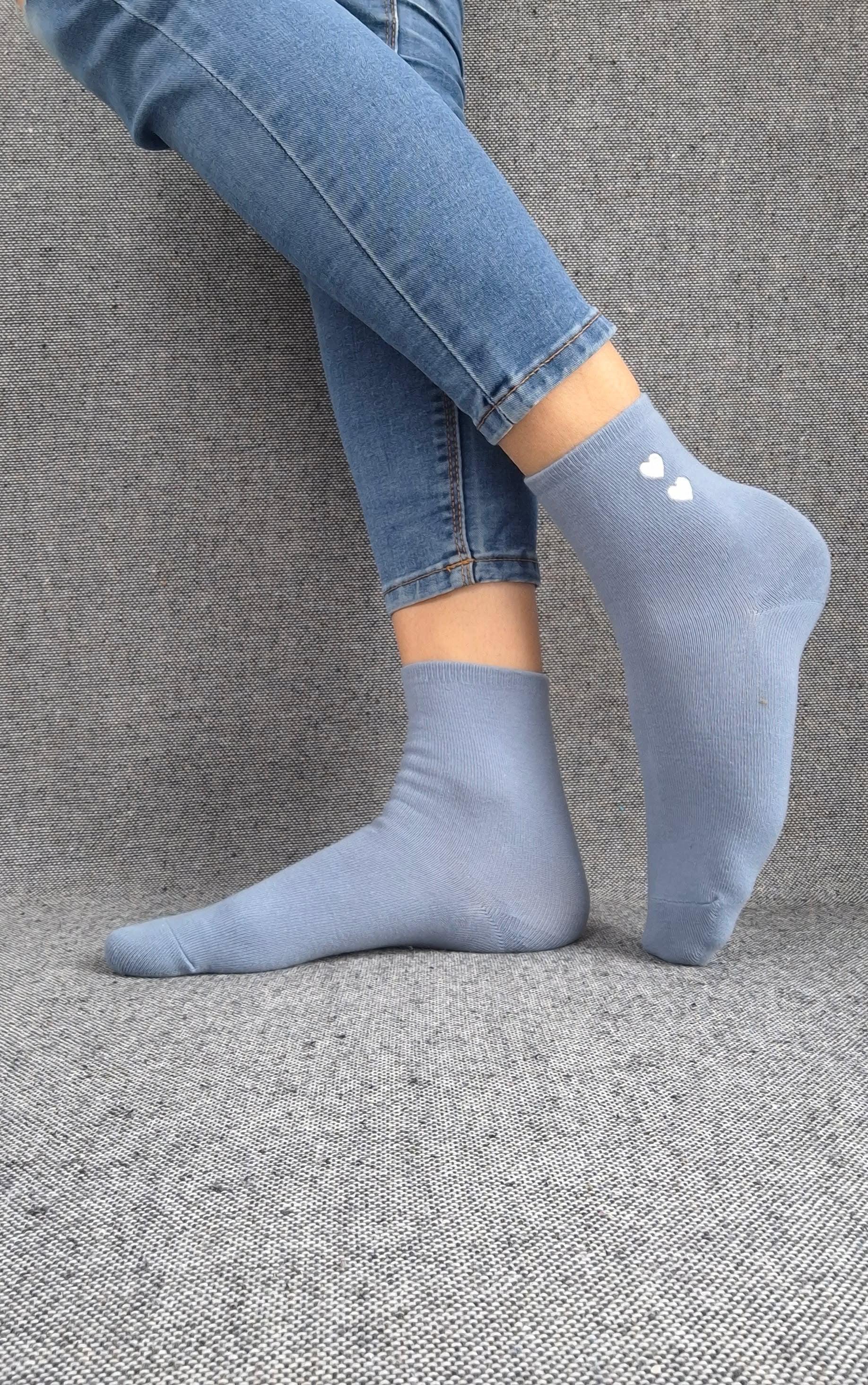 Paire de chaussettes bleues en coton à motif cœurs blancs Le Petit Placard