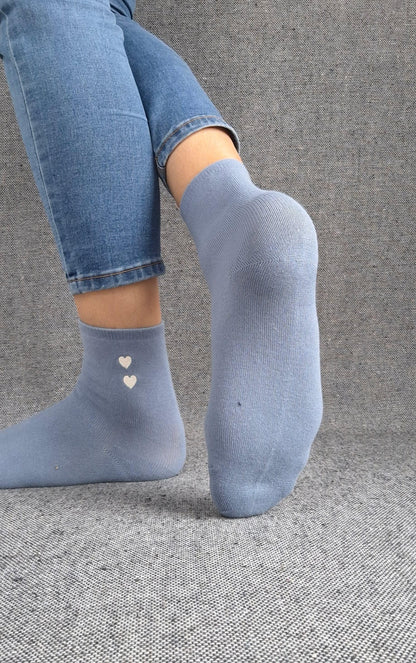 Paire de chaussettes bleues en coton à motif cœurs blancs Le Petit Placard