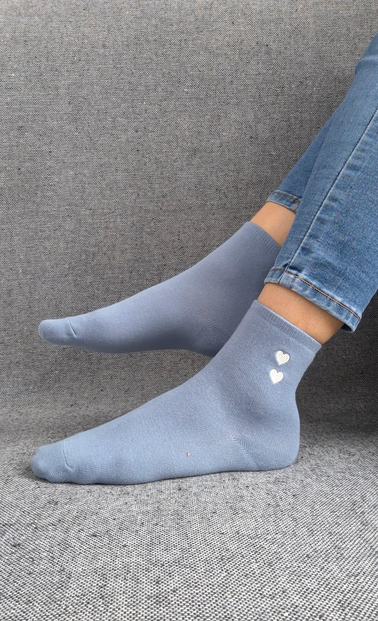Paire de chaussettes bleues en coton à motif cœurs blancs Le Petit Placard