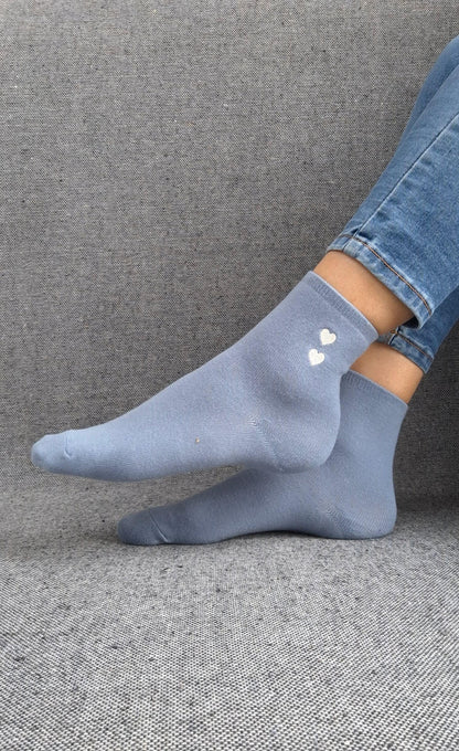 Paire de chaussettes bleues en coton à motif cœurs blancs Le Petit Placard
