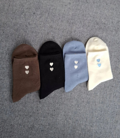 Paire de chaussettes marron en coton à motif cœurs blancs Le Petit Placard