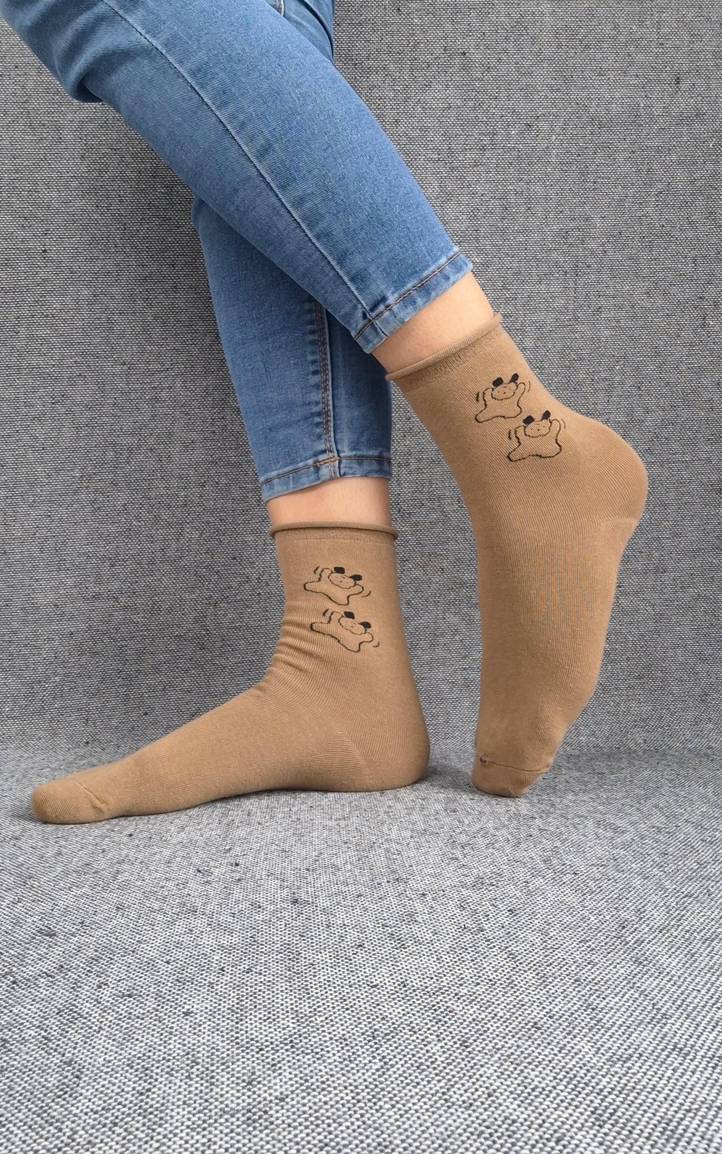 Paire de chaussettes marrons en coton à motifs deux petits chiens noirs Le Petit Placard