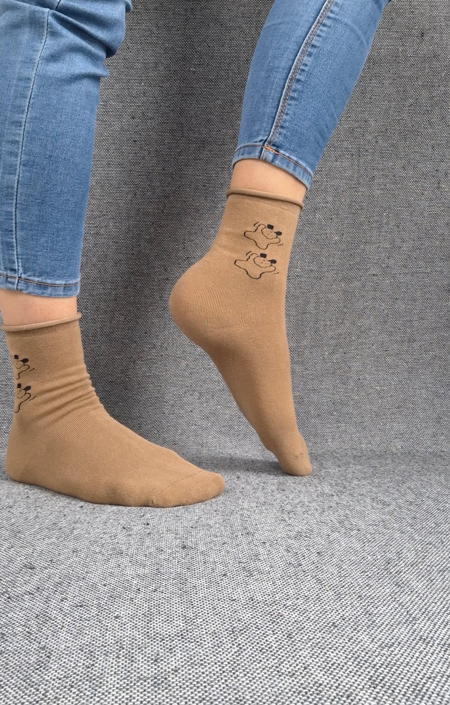 Paire de chaussettes marrons en coton à motifs deux petits chiens noirs Le Petit Placard