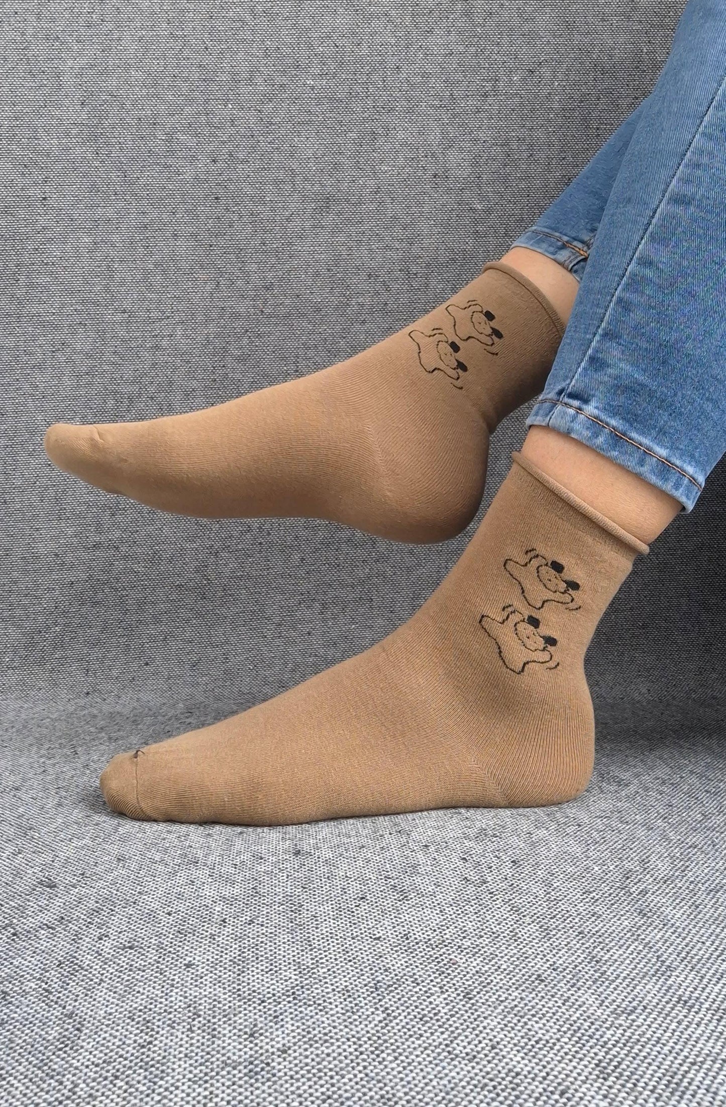 Paire de chaussettes marrons en coton à motifs deux petits chiens noirs Le Petit Placard