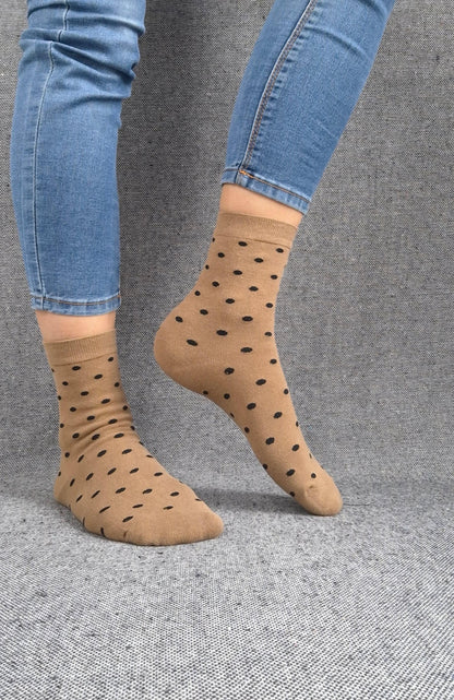 Paire de chaussettes marrons en coton à motifs pois noirs Le Petit Placard