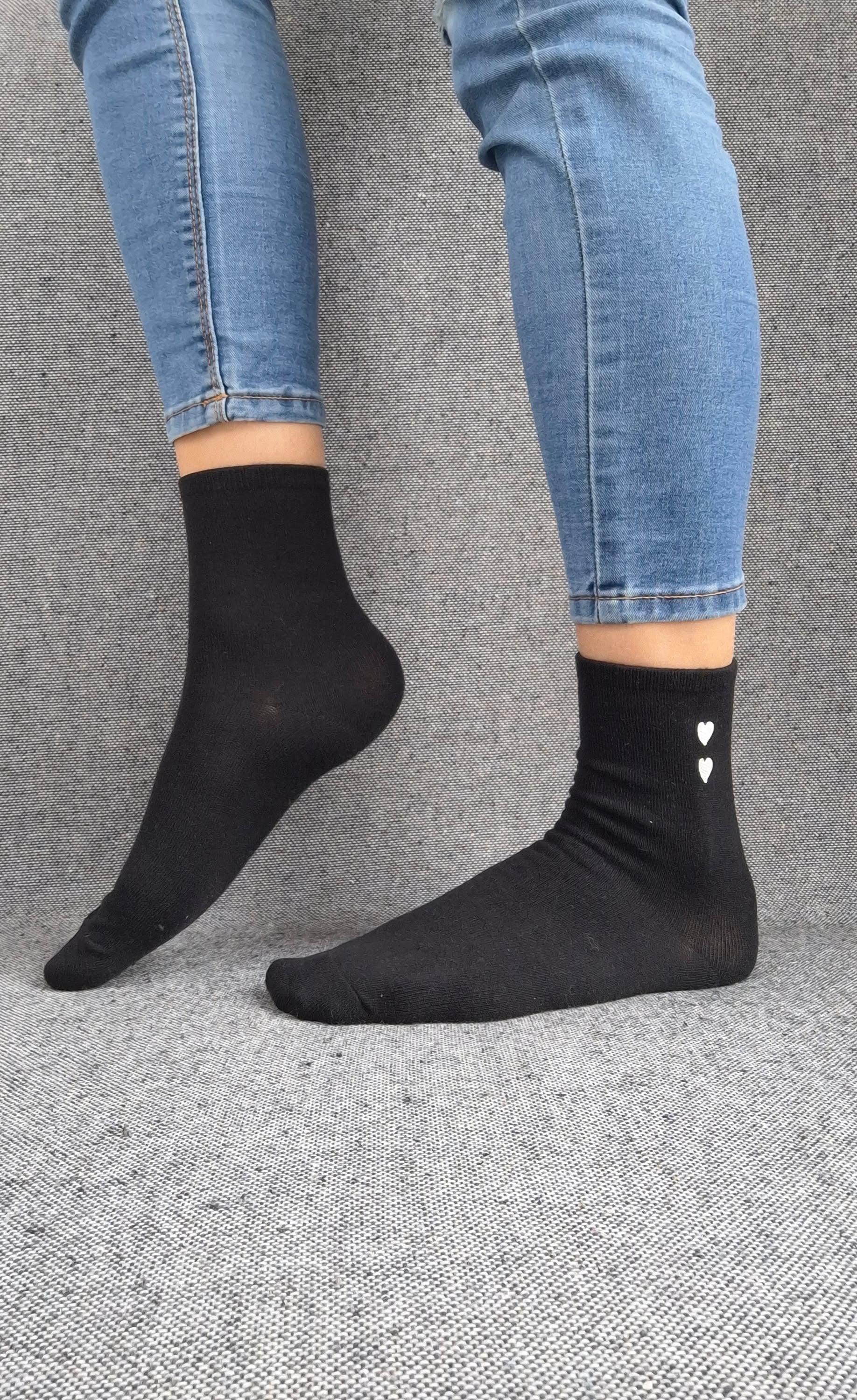 Paire de chaussettes noires en coton à motif cœurs blancs Le Petit Placard