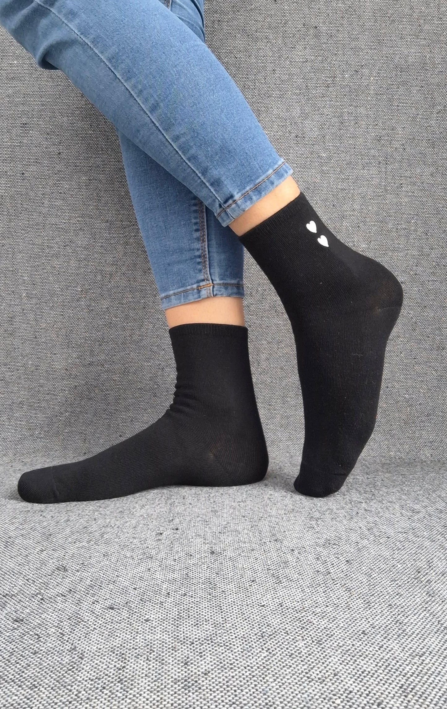 Paire de chaussettes noires en coton à motif cœurs blancs Le Petit Placard