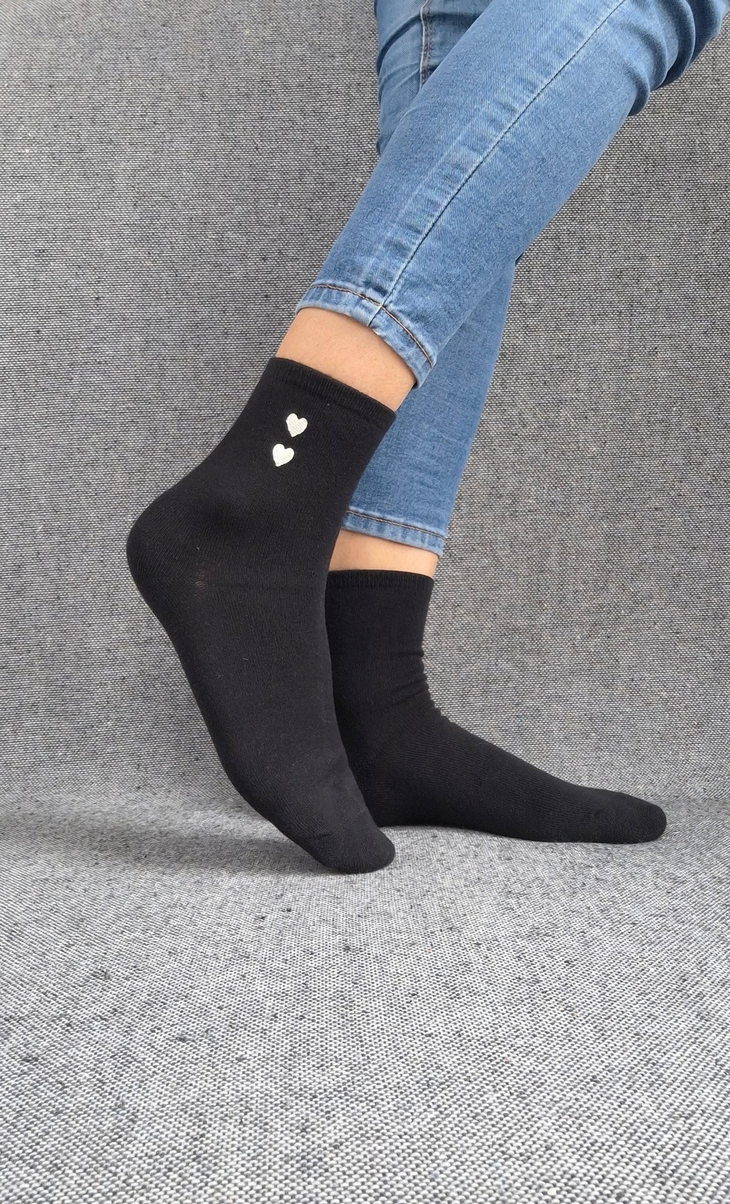 Paire de chaussettes noires en coton à motif cœurs blancs Le Petit Placard