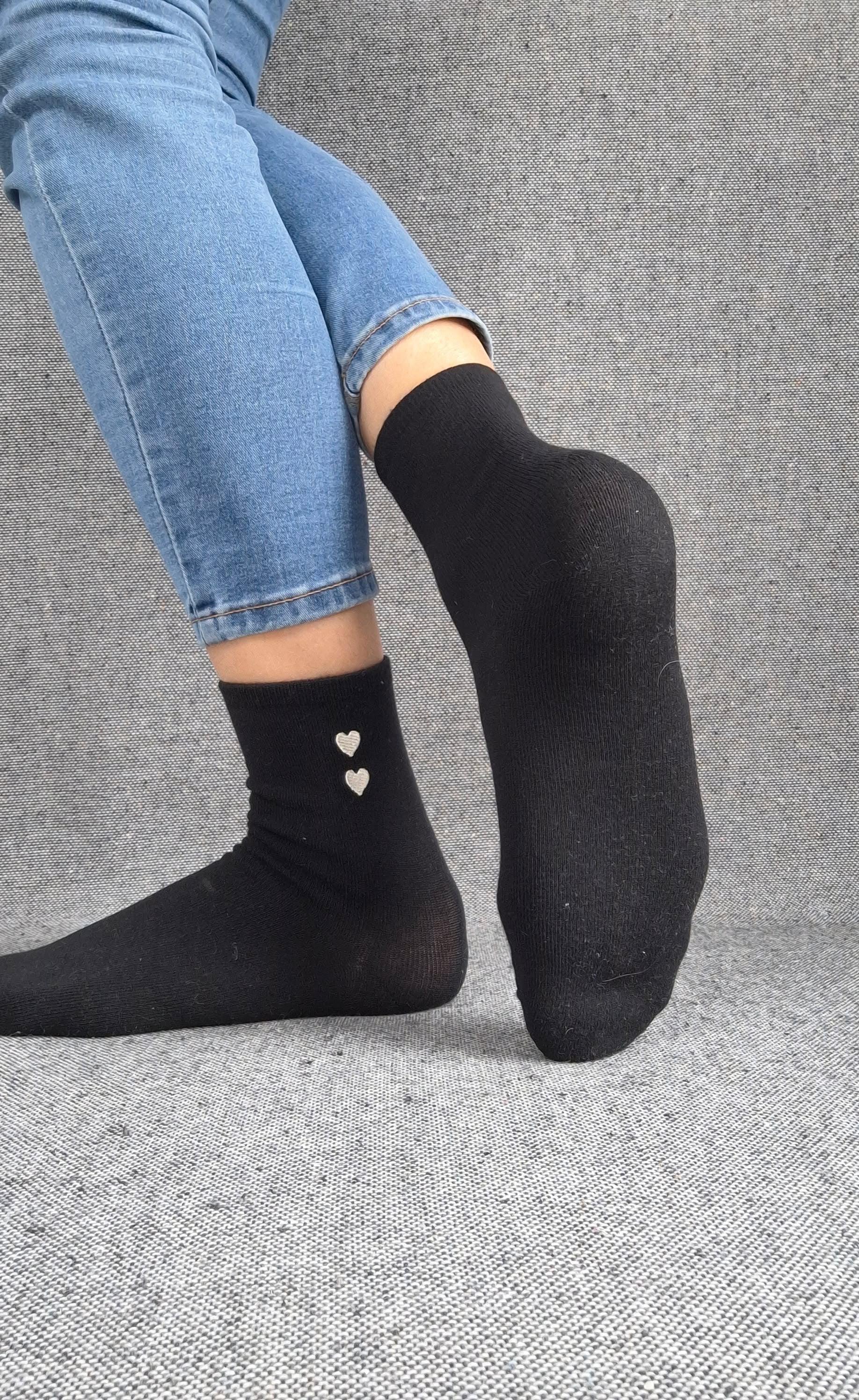Paire de chaussettes noires en coton à motif cœurs blancs Le Petit Placard