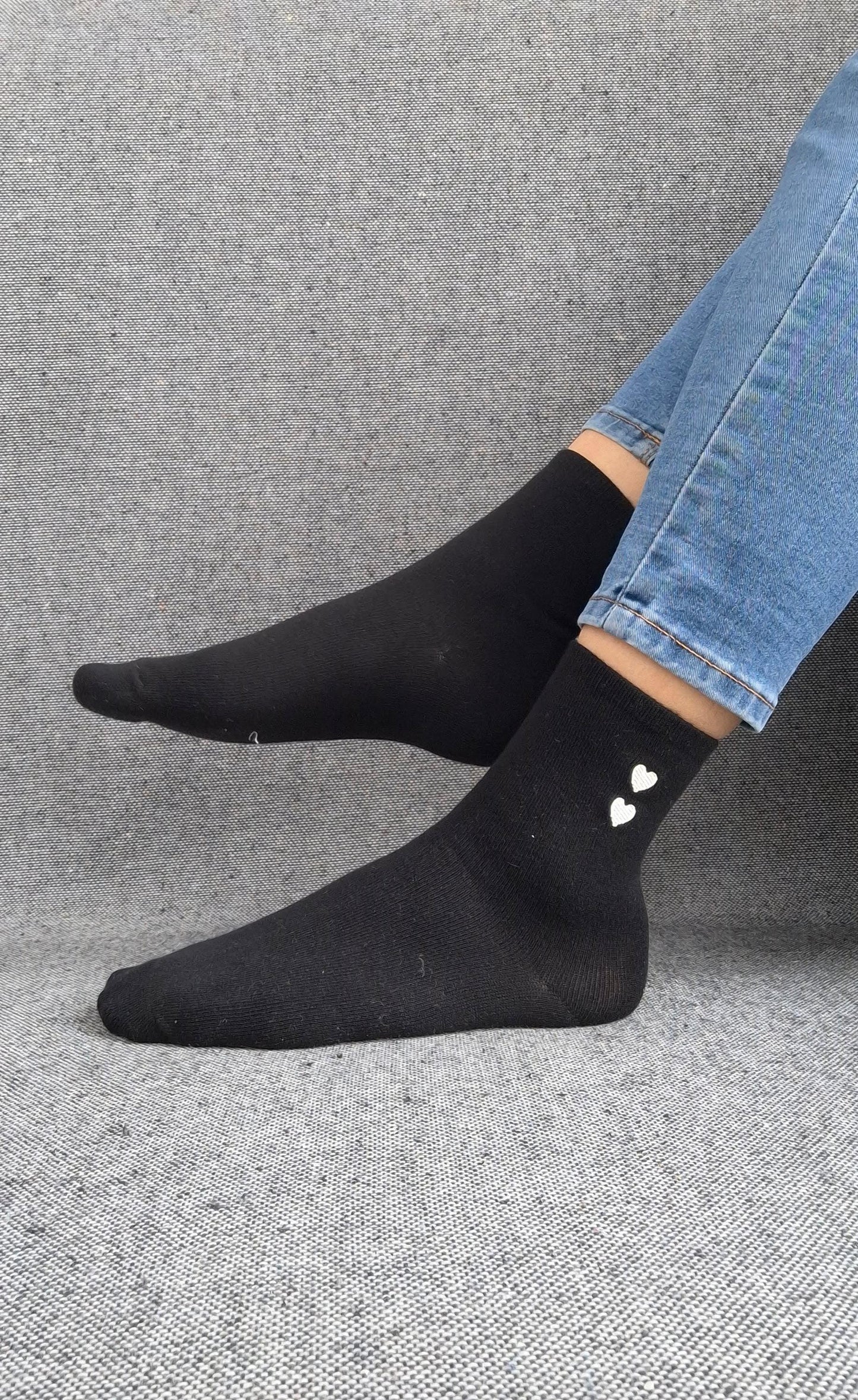 Paire de chaussettes noires en coton à motif cœurs blancs Le Petit Placard