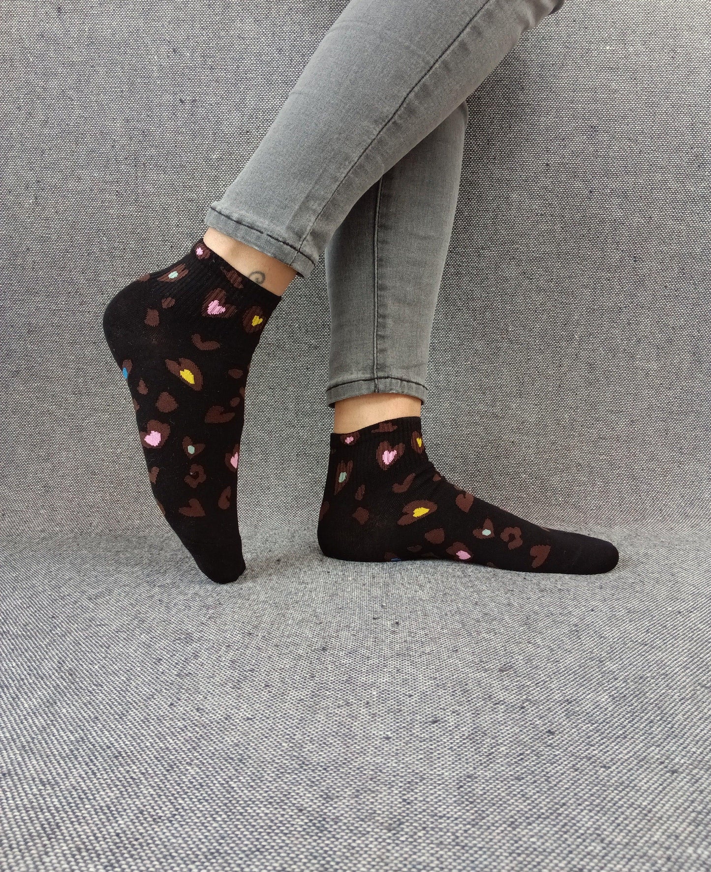 Paire de chaussettes noires en coton à motifs coeurs colorés Le Petit Placard