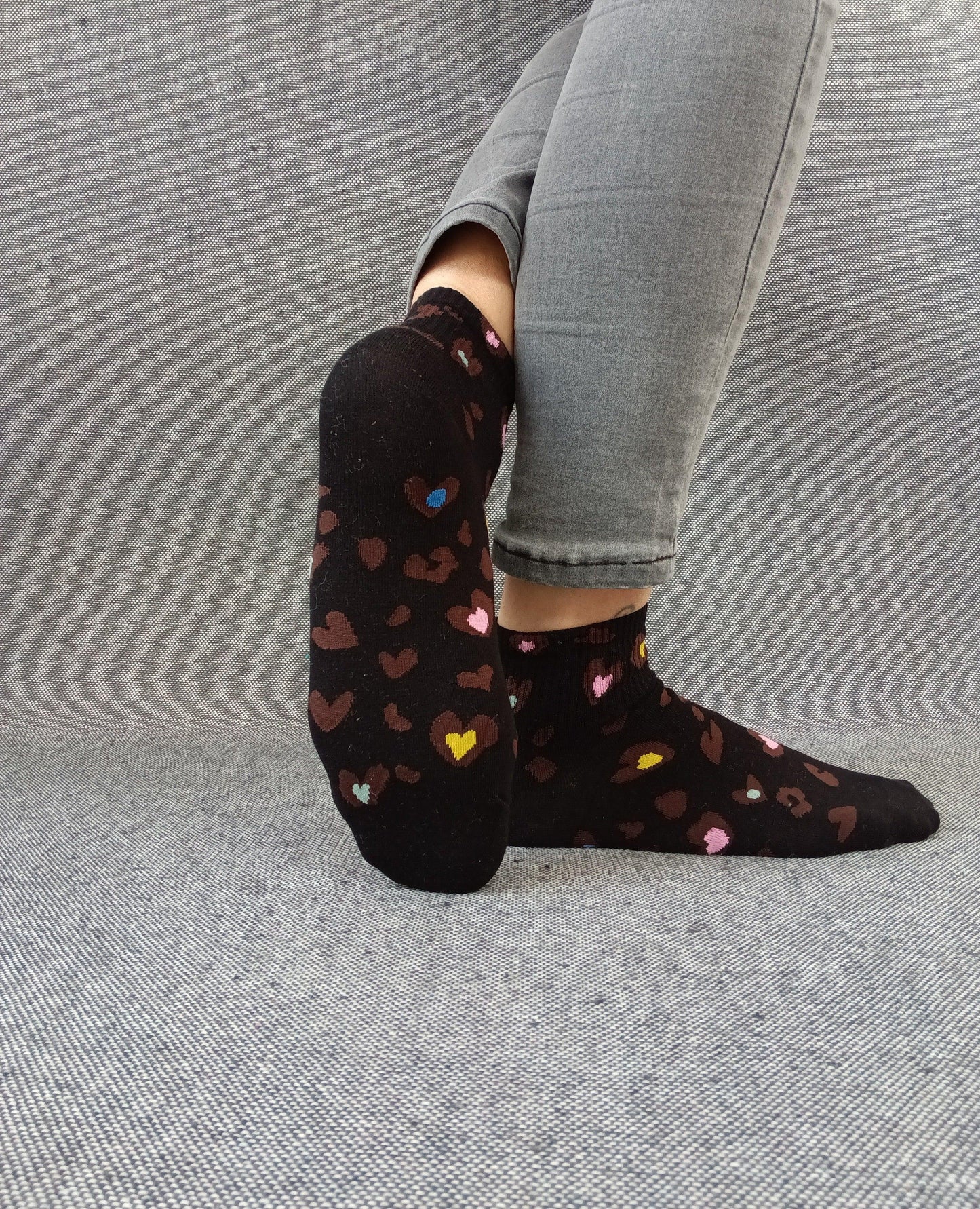 Paire de chaussettes noires en coton à motifs coeurs colorés Le Petit Placard