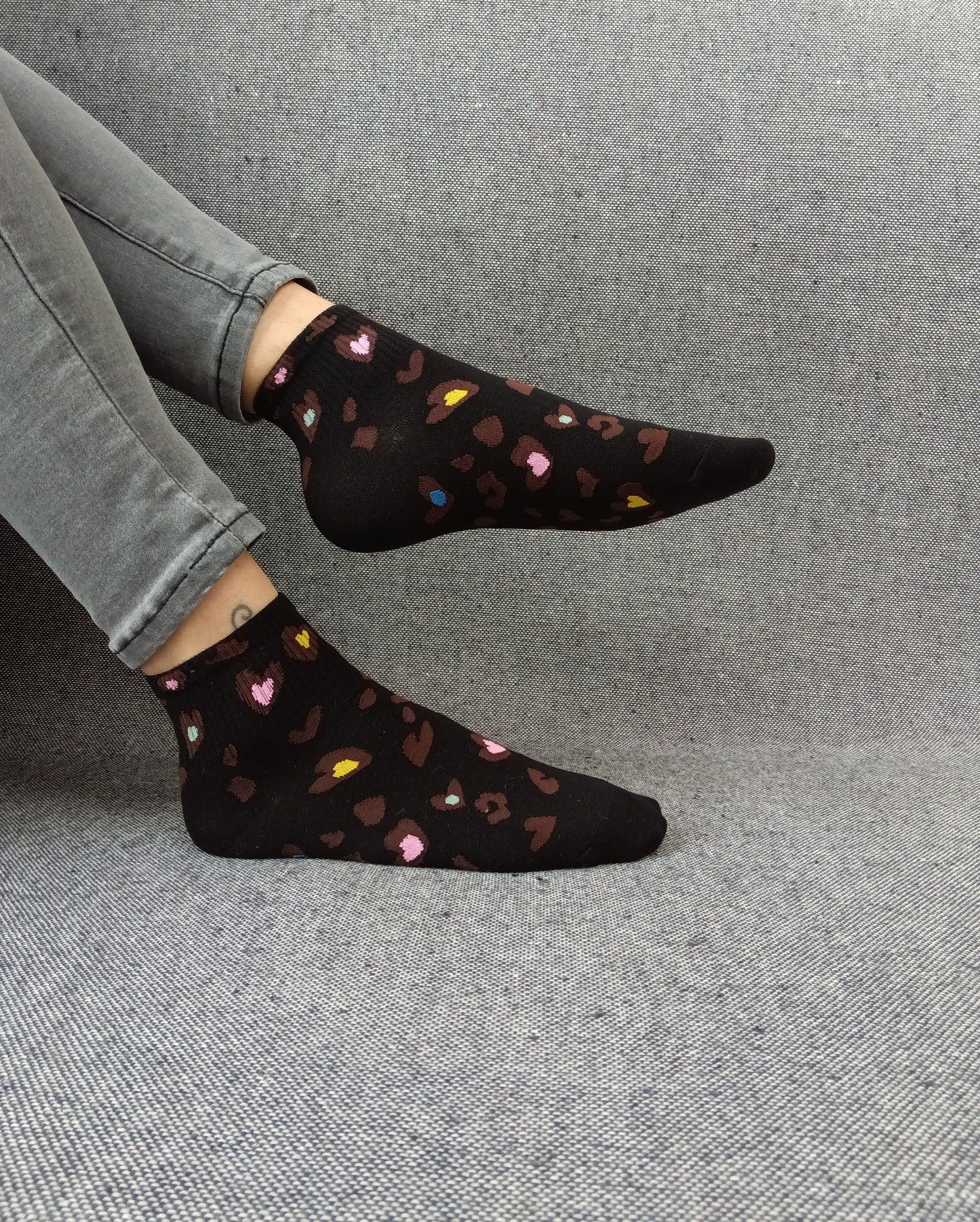 Paire de chaussettes noires en coton à motifs coeurs colorés Le Petit Placard