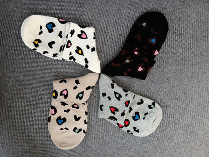 Paire de chaussettes noires en coton à motifs coeurs colorés Le Petit Placard