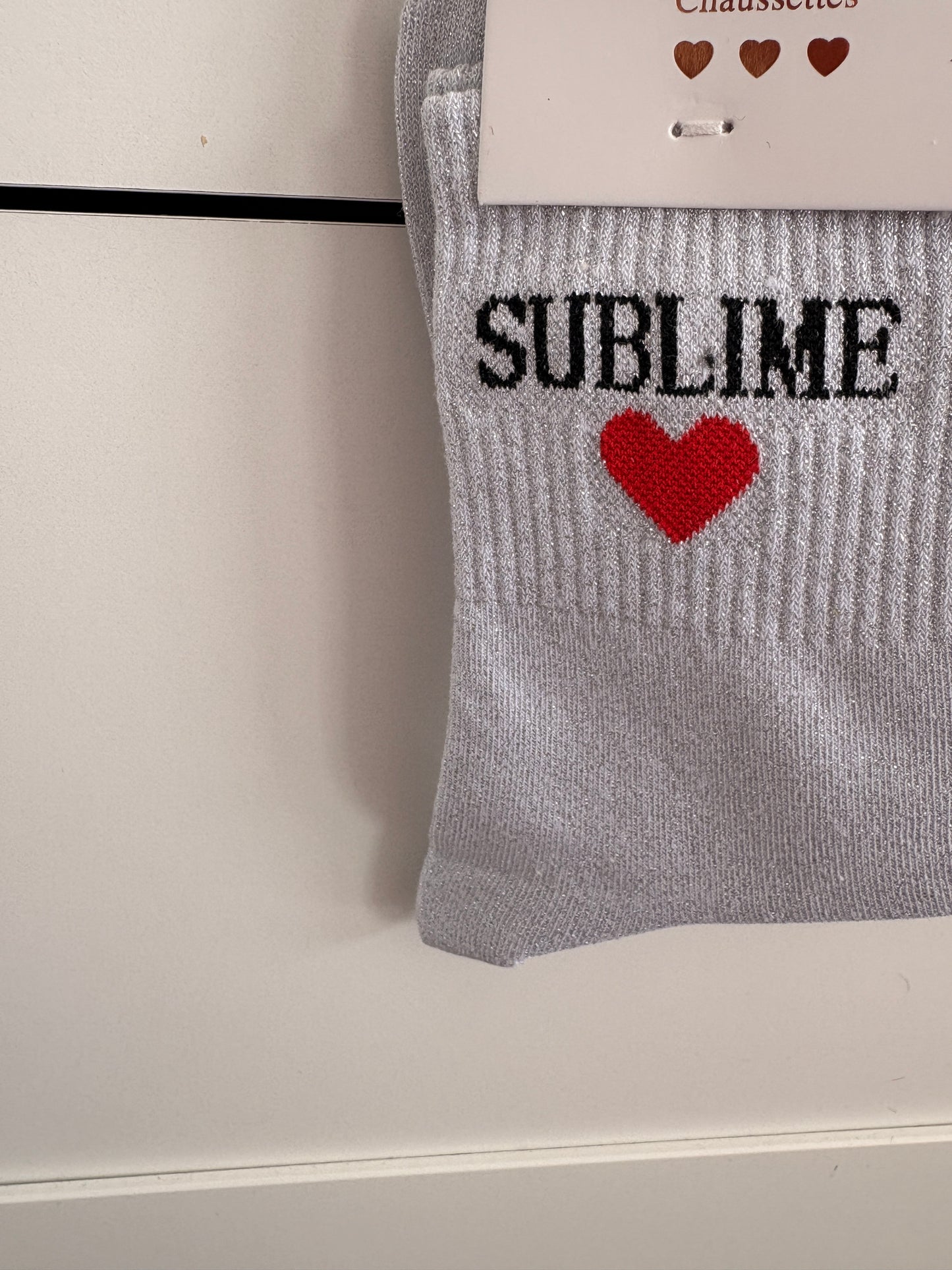 Chaussettes hautes pailletées Sublime argentées avec inscription blanche - cœur rouge, chaussettes élégantes Mademoiselle Citron