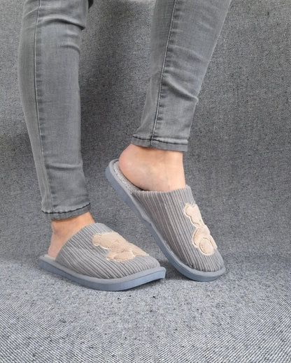 Chaussons fourrés gris en tissu avec motif ours beige Le Petit Placard