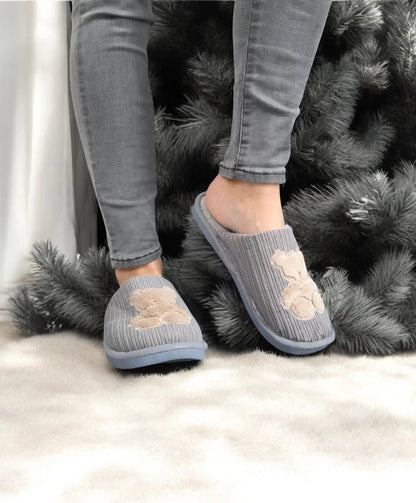 Chaussons fourrés gris en tissu avec motif ours beige Le Petit Placard