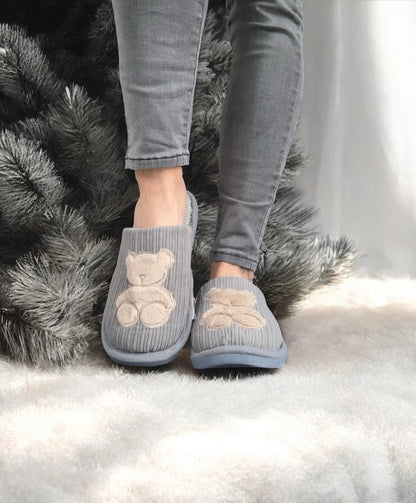 Chaussons fourrés gris en tissu avec motif ours beige Le Petit Placard