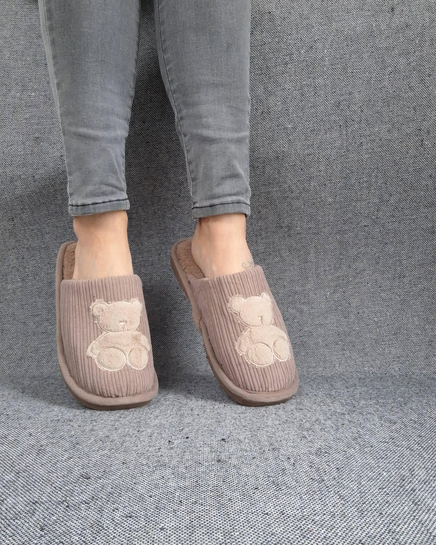 Chaussons fourrés marron en tissu avec motif ours Le Petit Placard