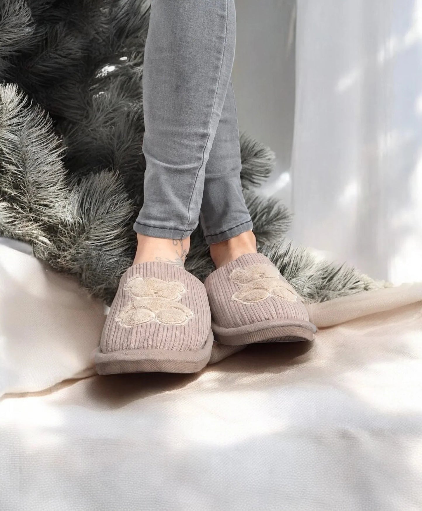 Chaussons fourrés marron en tissu avec motif ours Le Petit Placard
