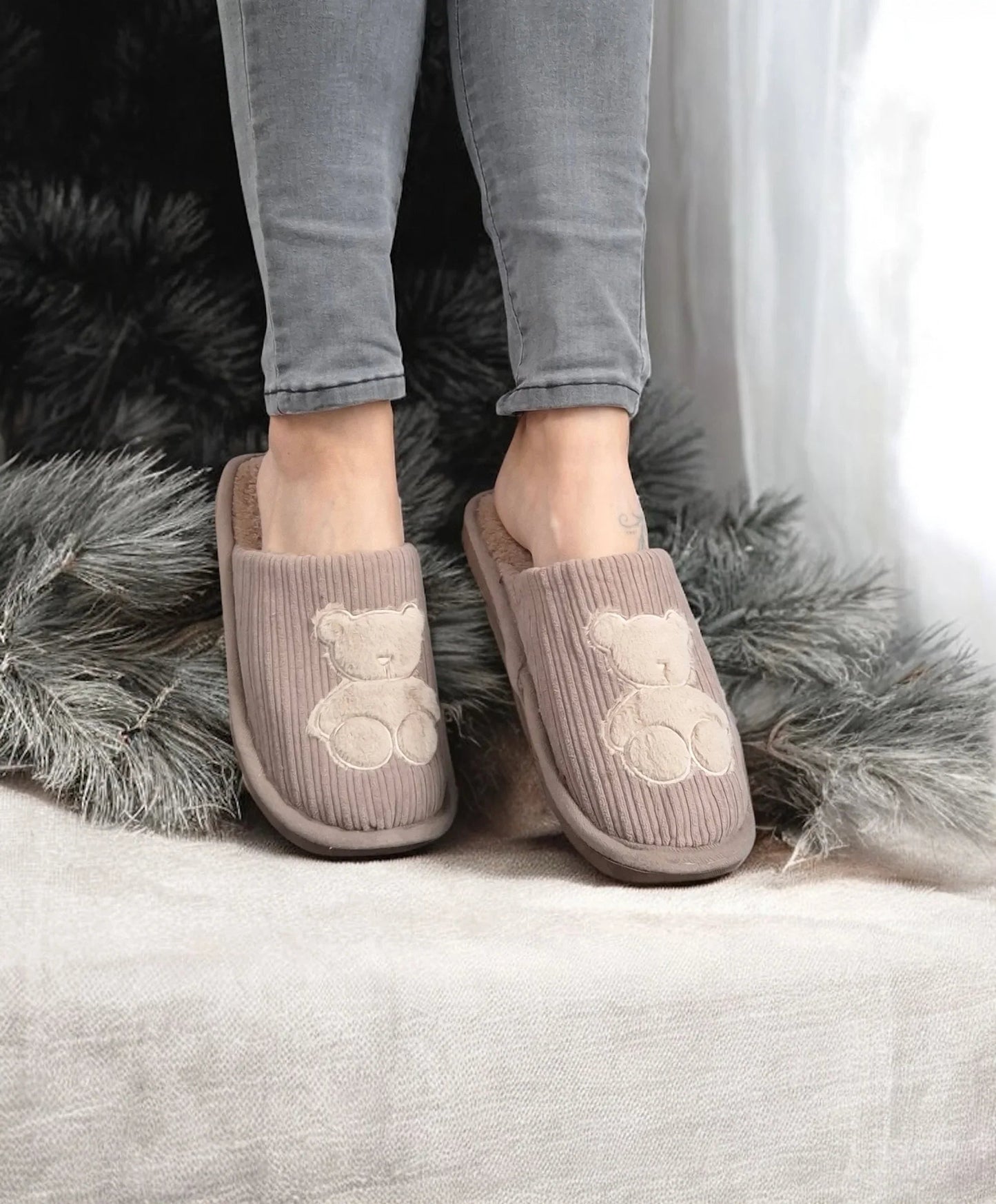 Chaussons fourrés marron en tissu avec motif ours Le Petit Placard