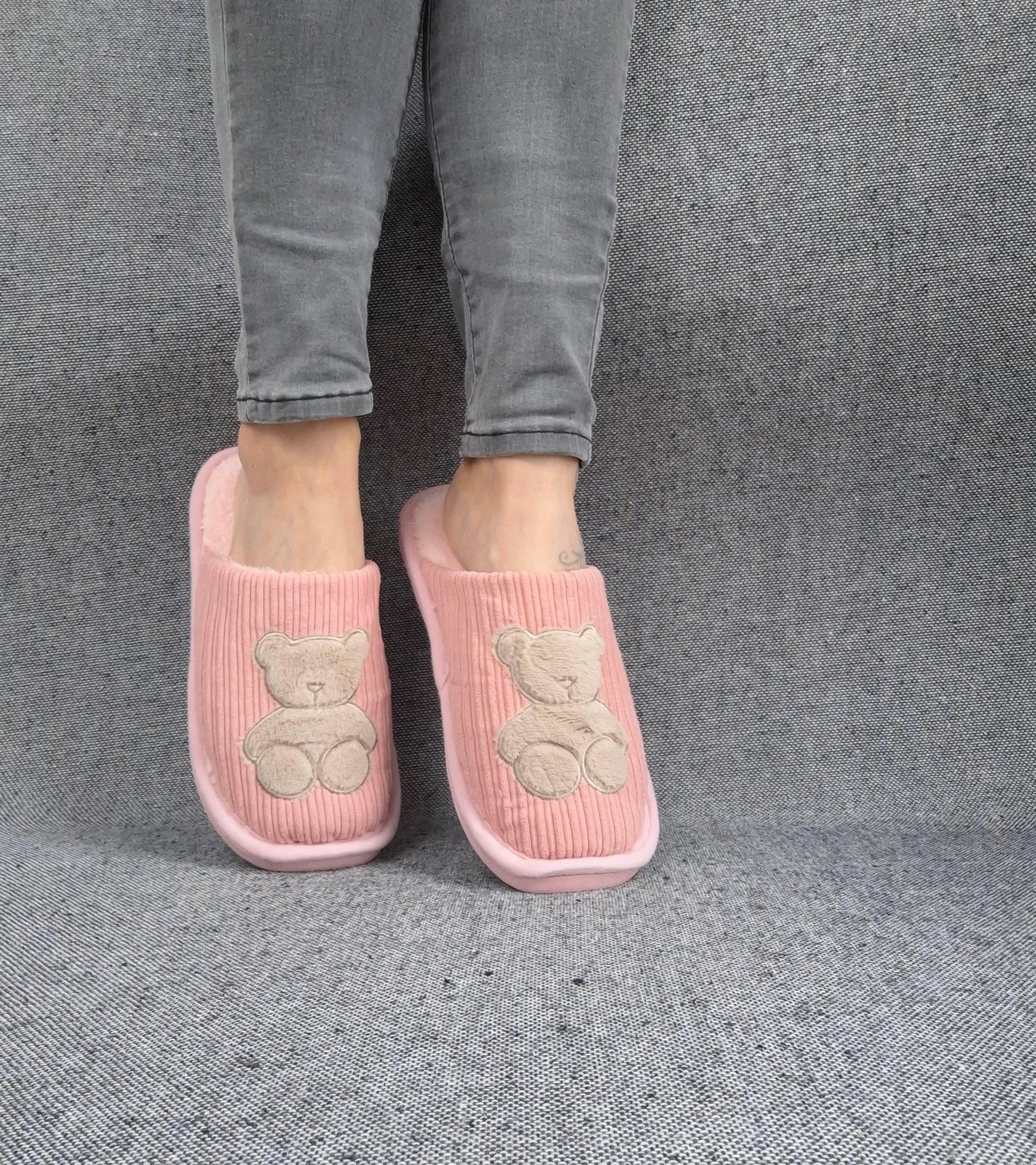Chaussons fourrés rose en tissu avec motif ours Le Petit Placard