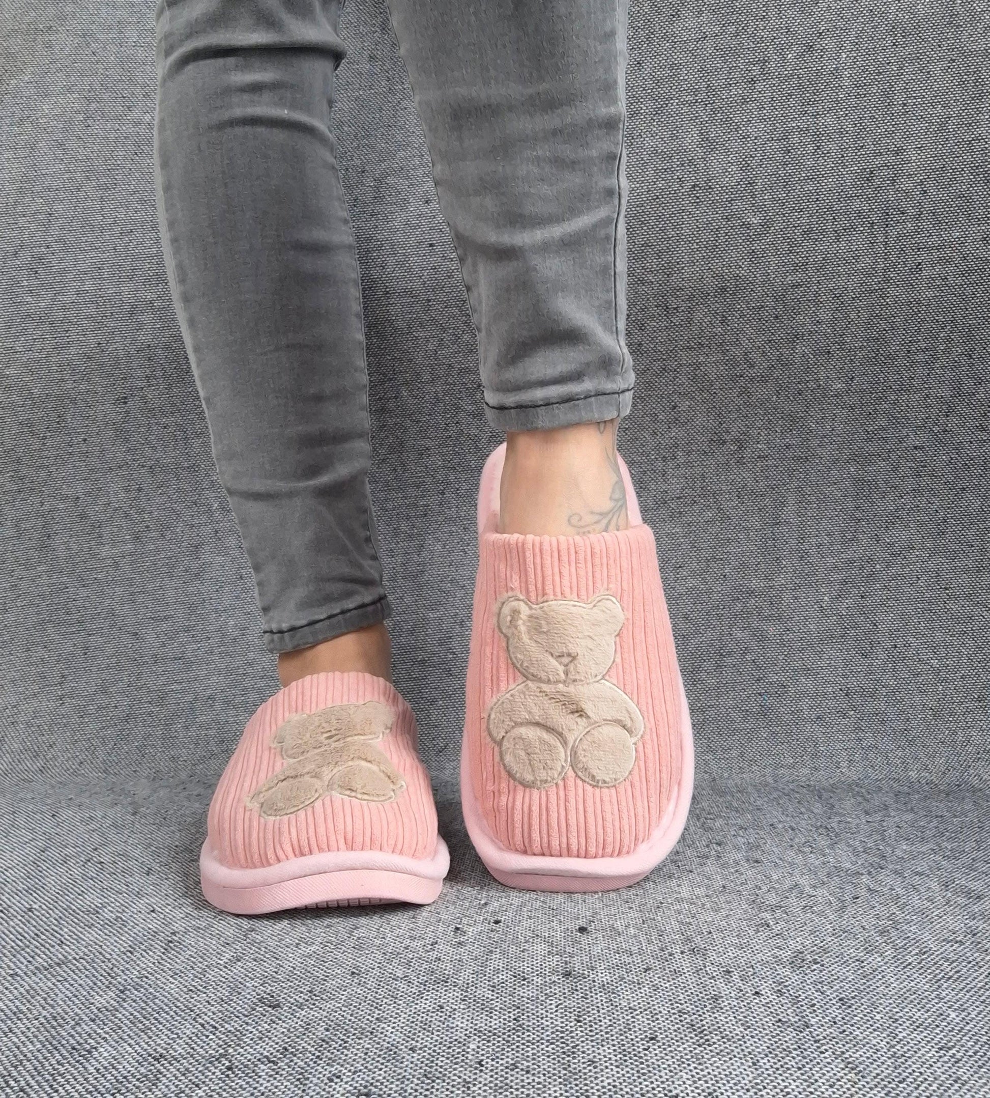 Chaussons fourrés rose en tissu avec motif ours Le Petit Placard
