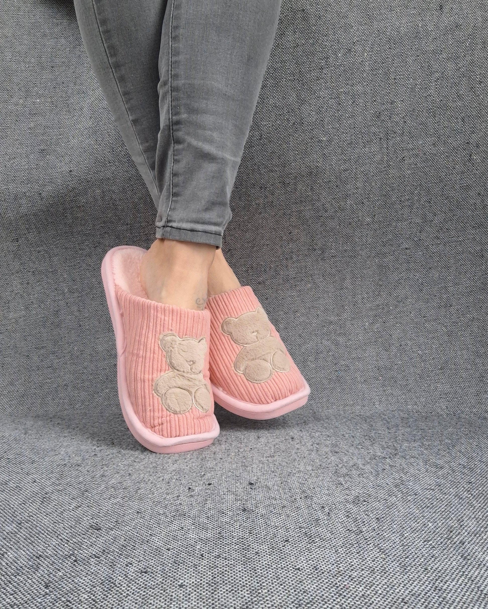 Chaussons fourrés rose en tissu avec motif ours Le Petit Placard