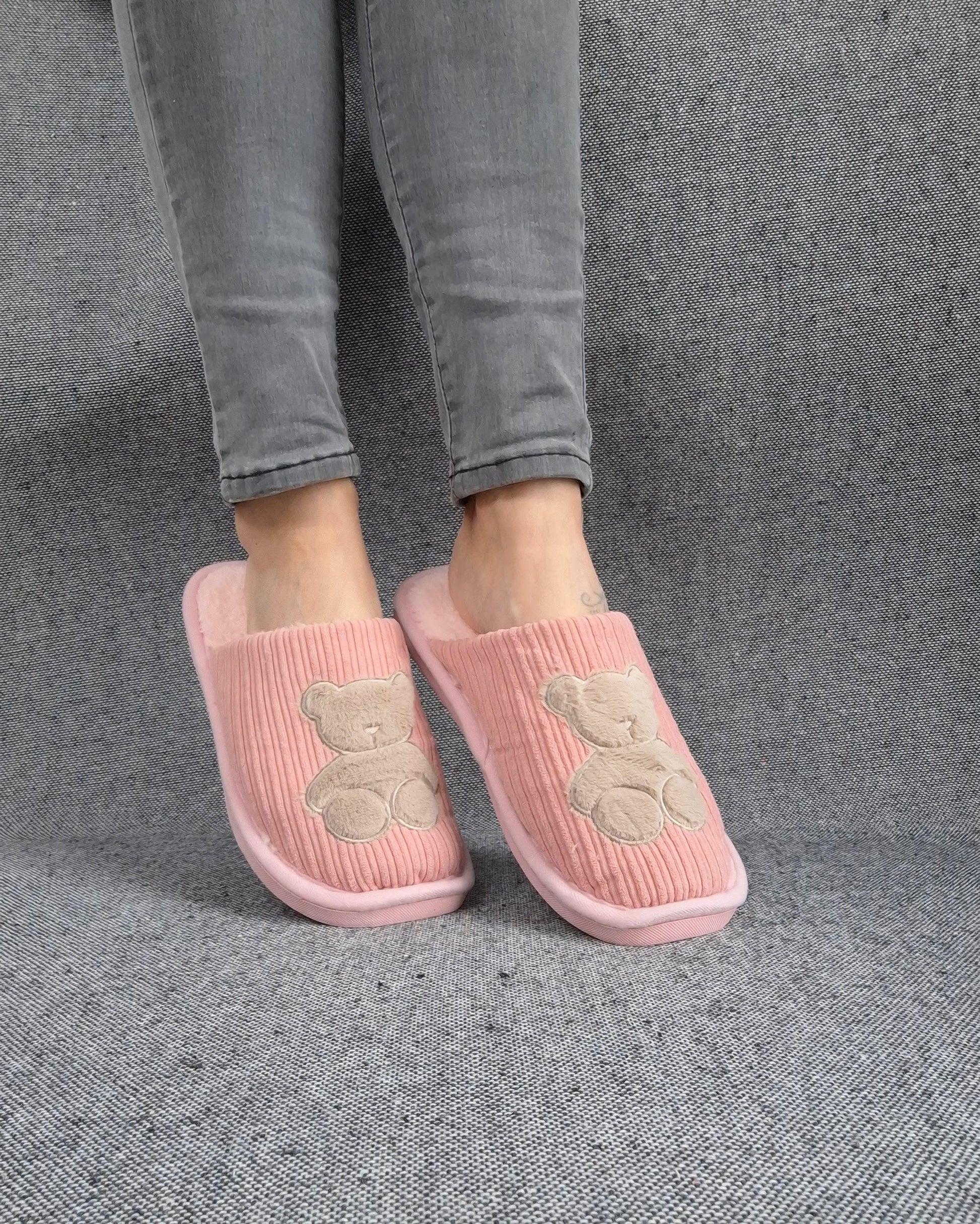 Chaussons fourrés rose en tissu avec motif ours Le Petit Placard
