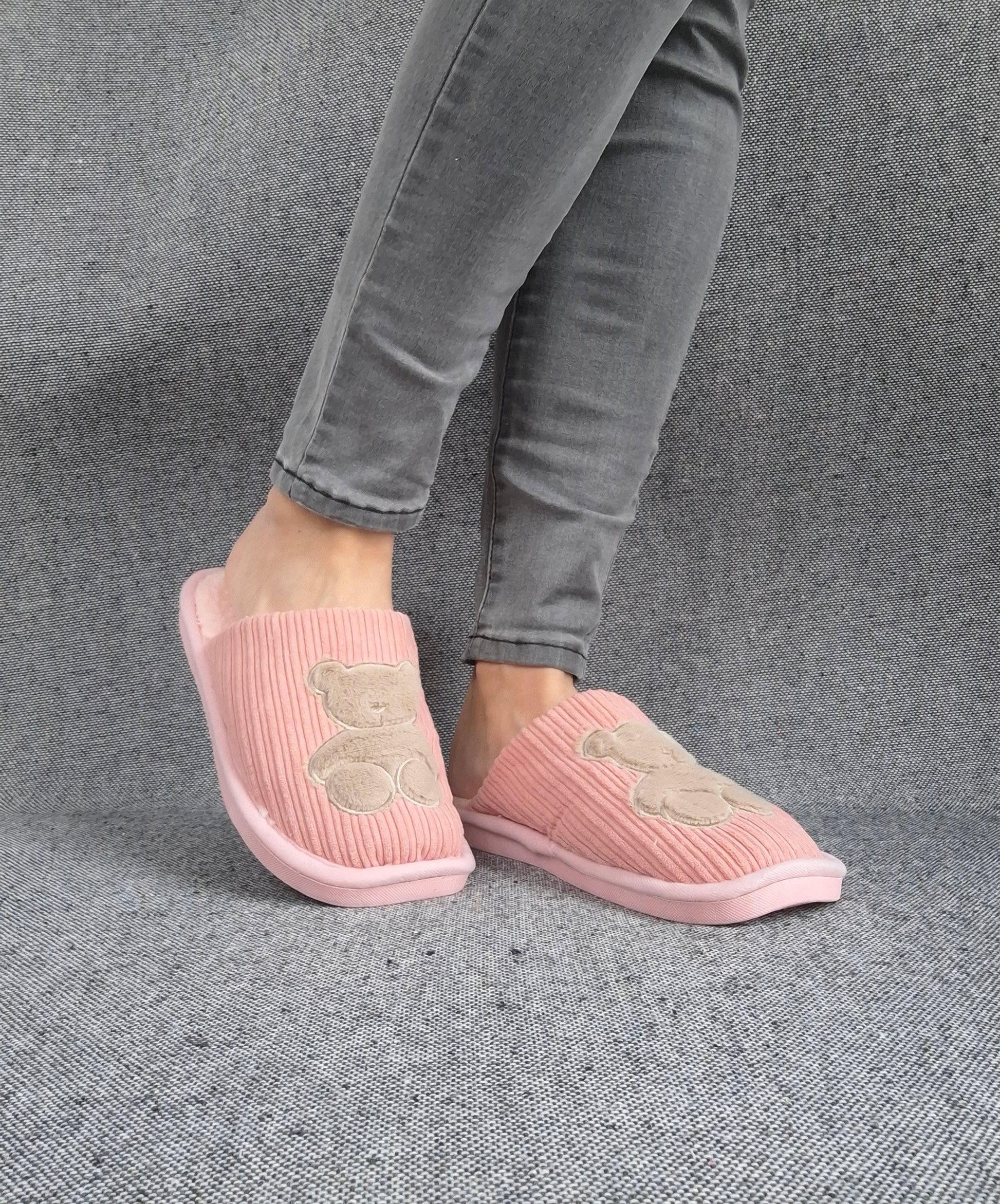 Chaussons fourrés rose en tissu avec motif ours Le Petit Placard