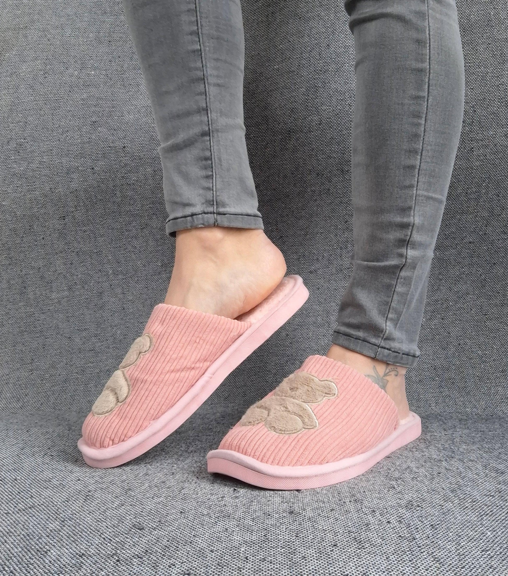 Chaussons fourrés rose en tissu avec motif ours Le Petit Placard