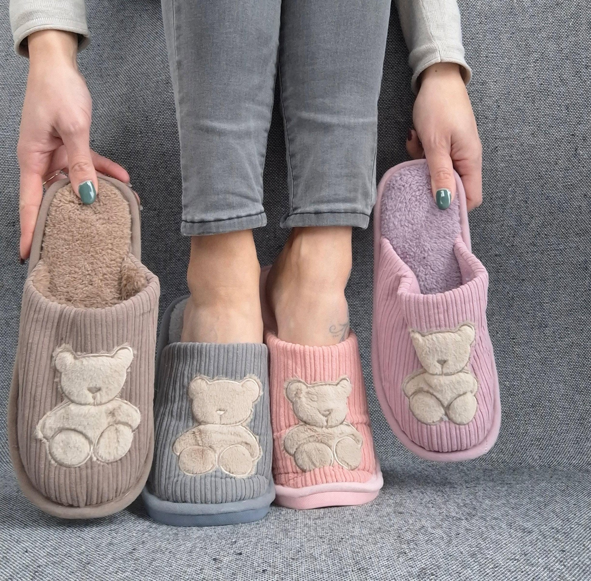Chaussons fourrés rose en tissu avec motif ours Le Petit Placard