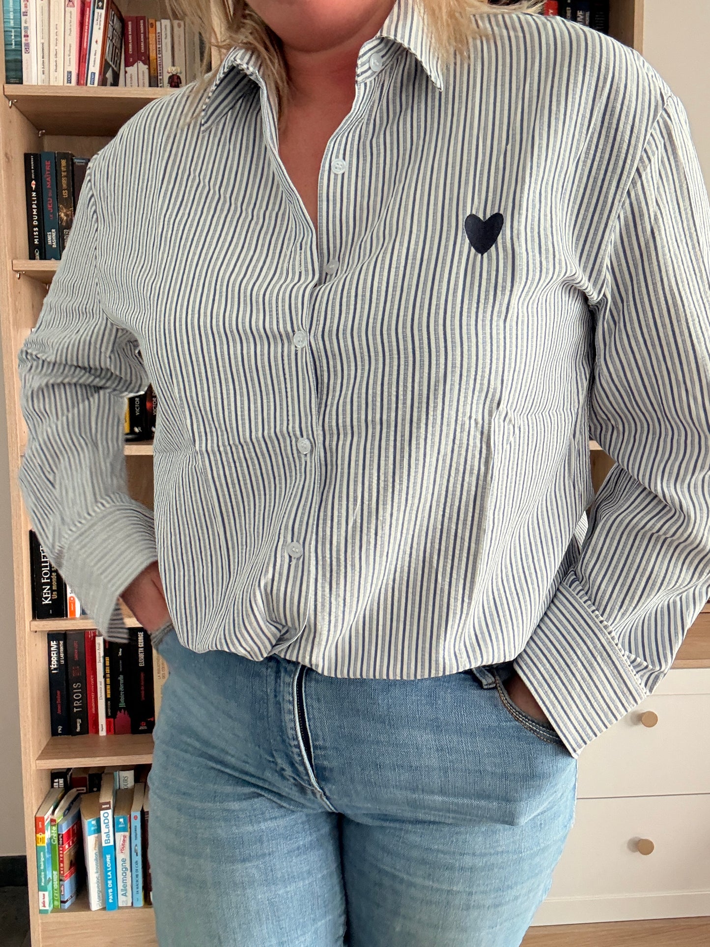 Chemise Femme Bleu Clair Rayures Blanches - Coton Cœur Brodé Marine